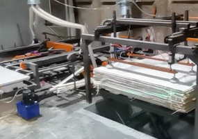 吸盤上板全自動鋸邊機